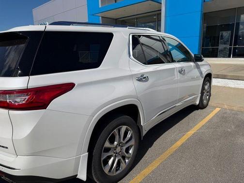 Iridescent Pearl Tricoat 2021 Chevrolet Traverse Premier