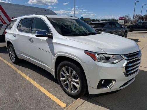 Iridescent Pearl Tricoat 2021 Chevrolet Traverse Premier