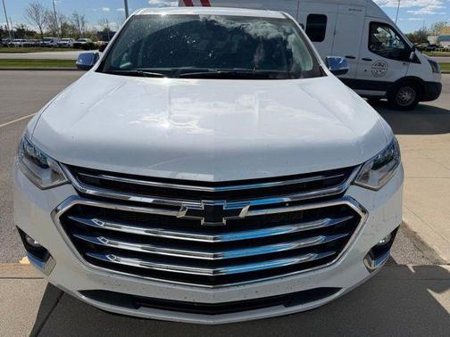 Iridescent Pearl Tricoat 2021 Chevrolet Traverse Premier