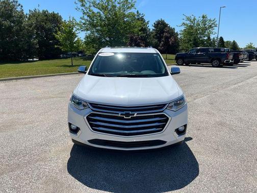 Iridescent Pearl Tricoat 2021 Chevrolet Traverse Premier