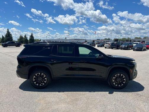 Mosaic Black Metallic 2025 Chevrolet Traverse Z71