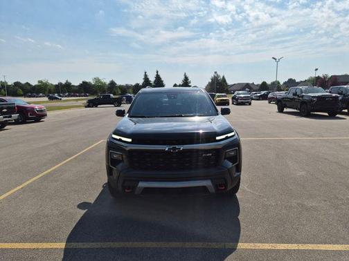 Mosaic Black Metallic 2025 Chevrolet Traverse Z71