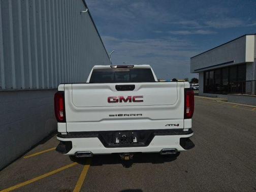 Summit White 2024 GMC Sierra 1500 AT4