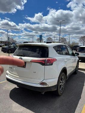 Super White 2018 Toyota RAV4 LE