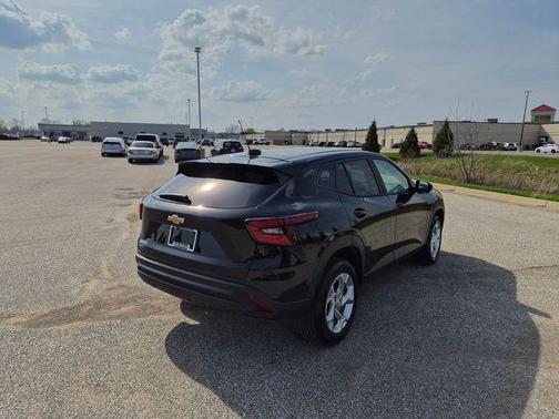 Mosaic Black Metallic 2024 Chevrolet Trax LS
