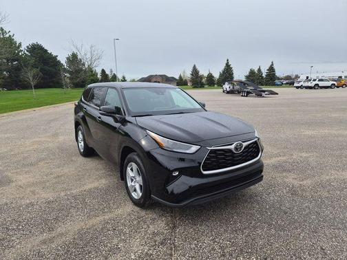 Midnight Black Metallic 2023 Toyota Highlander LE