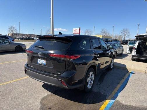 Midnight Black Metallic 2023 Toyota Highlander LE