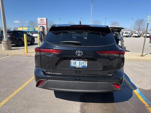 Midnight Black Metallic 2023 Toyota Highlander LE