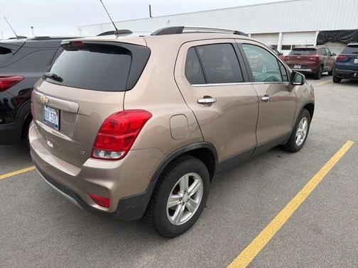 Sandy Ridge Metallic 2018 Chevrolet Trax LT