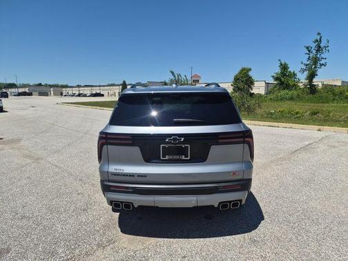 Sterling Gray Metallic 2024 Chevrolet Traverse Z71