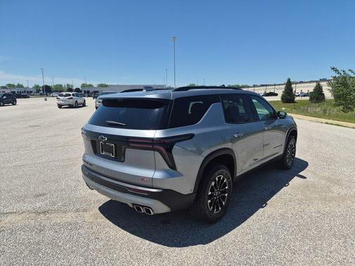 Sterling Gray Metallic 2024 Chevrolet Traverse Z71