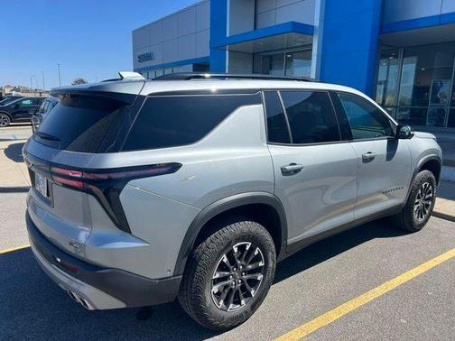 Sterling Gray Metallic 2024 Chevrolet Traverse Z71