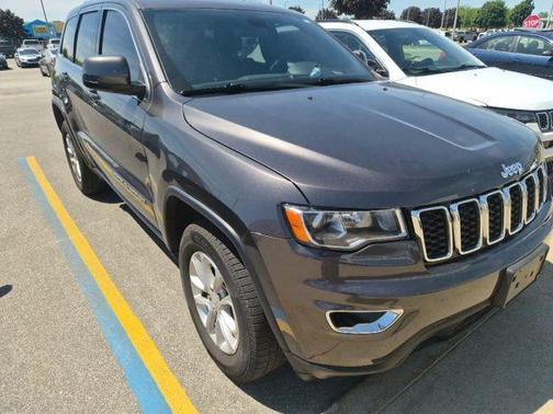 Granite Crystal Clearcoat Metallic 2021 Jeep Grand Cherokee Laredo E