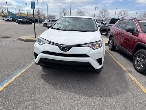 Super White 2018 Toyota RAV4 LE