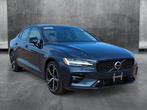 2024 Volvo S60 B5 Core Dark Theme