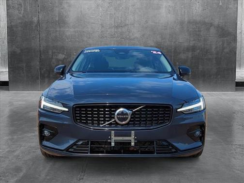 2024 Volvo S60 B5 Core Dark Theme