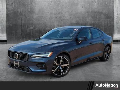 2024 Volvo S60 B5 Core Dark Theme