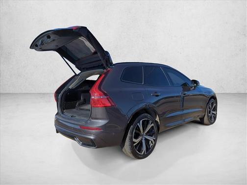 2023 Volvo XC60 Recharge Plug-In Hybrid T8 Ultimate Dark Theme