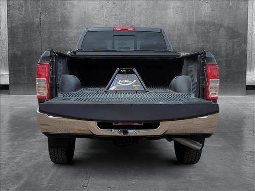 2022 RAM 2500 Tradesman Crew Cab 4x4 8' Box