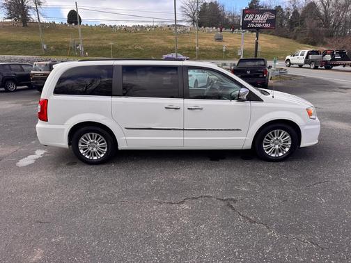 2013 Chrysler Town & Country Touring-L