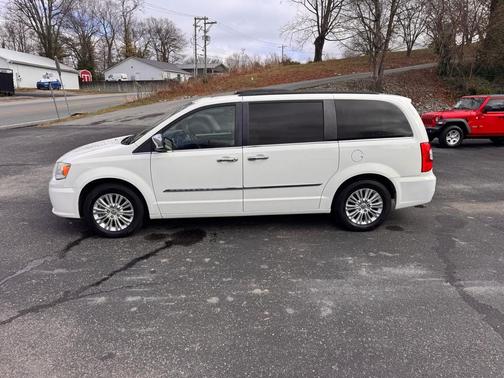 2013 Chrysler Town & Country Touring-L