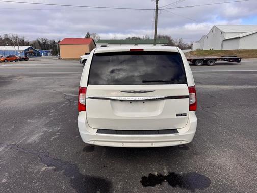 2013 Chrysler Town & Country Touring-L