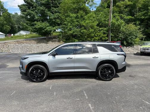 Sterling Gray Metallic 2024 Chevrolet Traverse RS