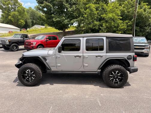 Billet Silver Metallic Clearcoat 2018 Jeep Wrangler Unlimited Sahara