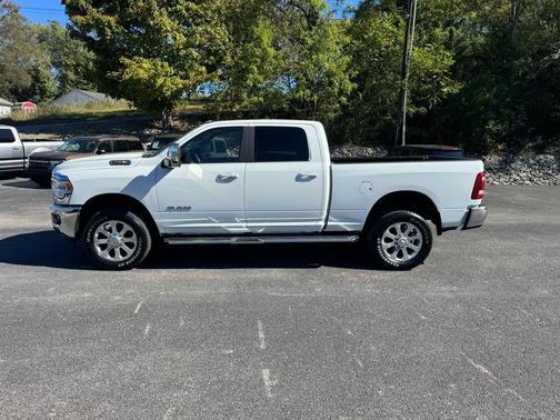 2023 RAM 2500 Laramie Crew Cab 4x4 6'4' Box