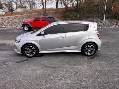 2020 Chevrolet Sonic FWD Hatchback LT 5-Door
