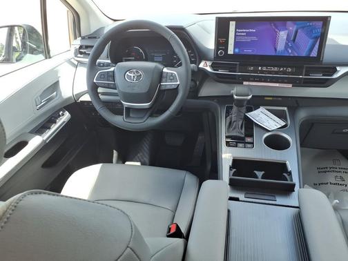 Heavy Metal 1l5 2026 Toyota Sienna XLE