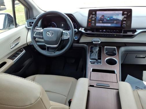 Wind Chill Pearl 2022 Toyota Sienna XLE