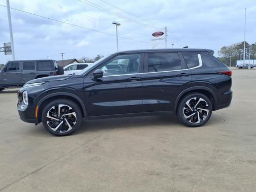 2022 Mitsubishi Outlander SE