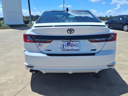 Wind Chill Pearl with Midnight Black Metallic roof [extra_cost_c 2026 Toyota Camry XSE