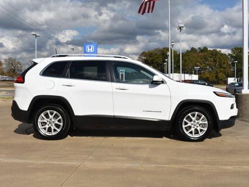 Bright White Clearcoat 2018 Jeep Cherokee Latitude Plus