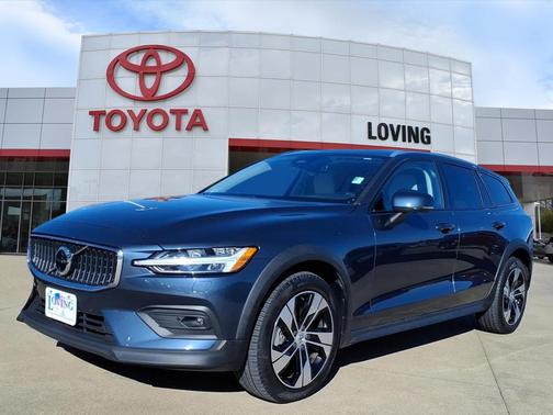 2023 Volvo V60 Cross Country PLUS