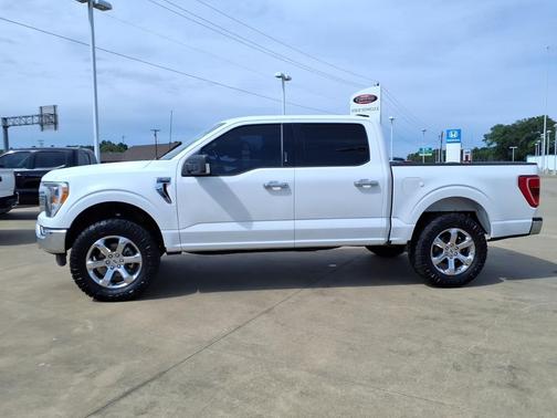 Oxford White 2022 Ford F-150 XLT