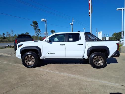 2025 Toyota Tacoma Trailhunter HV