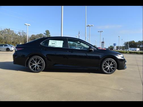 Midnight Black Metallic 2024 Toyota Camry SE