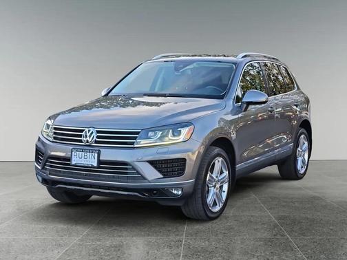 Gray 2015 Volkswagen Touareg TDI Executive