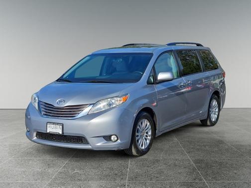 2016 Toyota Sienna XLE