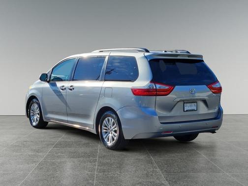 2016 Toyota Sienna XLE