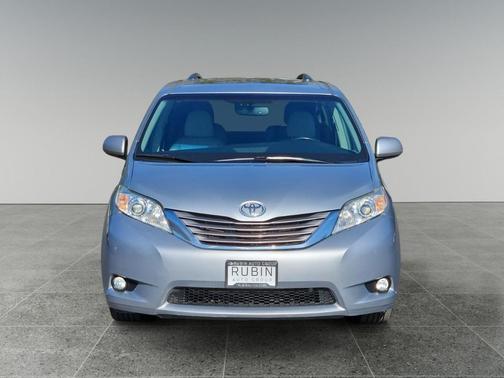 2016 Toyota Sienna XLE
