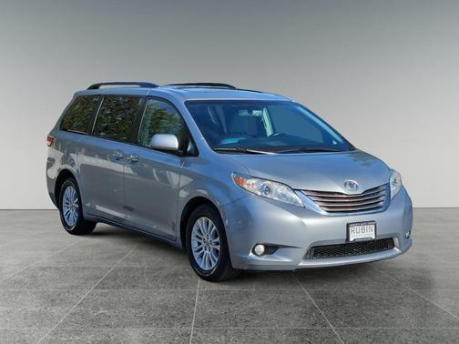 2016 Toyota Sienna XLE