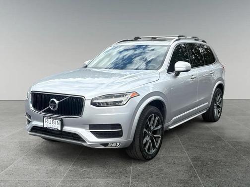 Bright Silver Metallic 2017 Volvo XC90 T6 Momentum