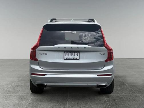 Bright Silver Metallic 2017 Volvo XC90 T6 Momentum