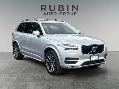 Bright Silver Metallic 2017 Volvo XC90 T6 Momentum