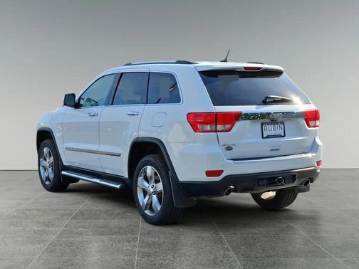 Pearl White 2013 Jeep Grand Cherokee Overland