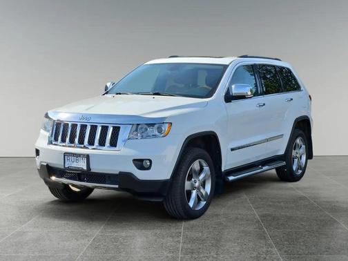 Pearl White 2013 Jeep Grand Cherokee Overland