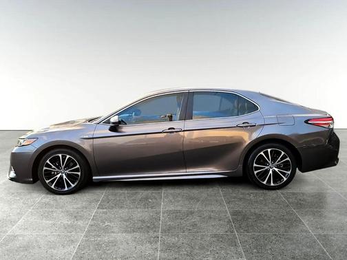 2018 Toyota Camry Hybrid XLE